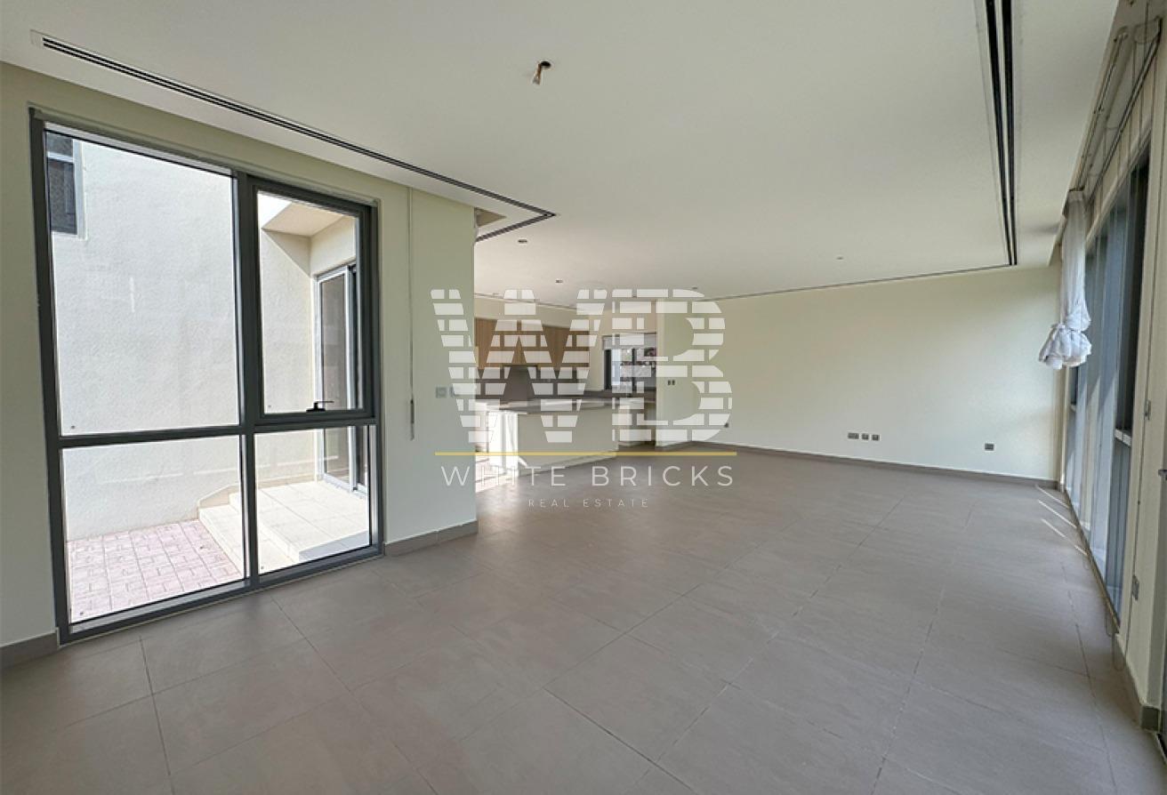 Spacious 3BR Villa | Large Plot | Prime Location photo 4