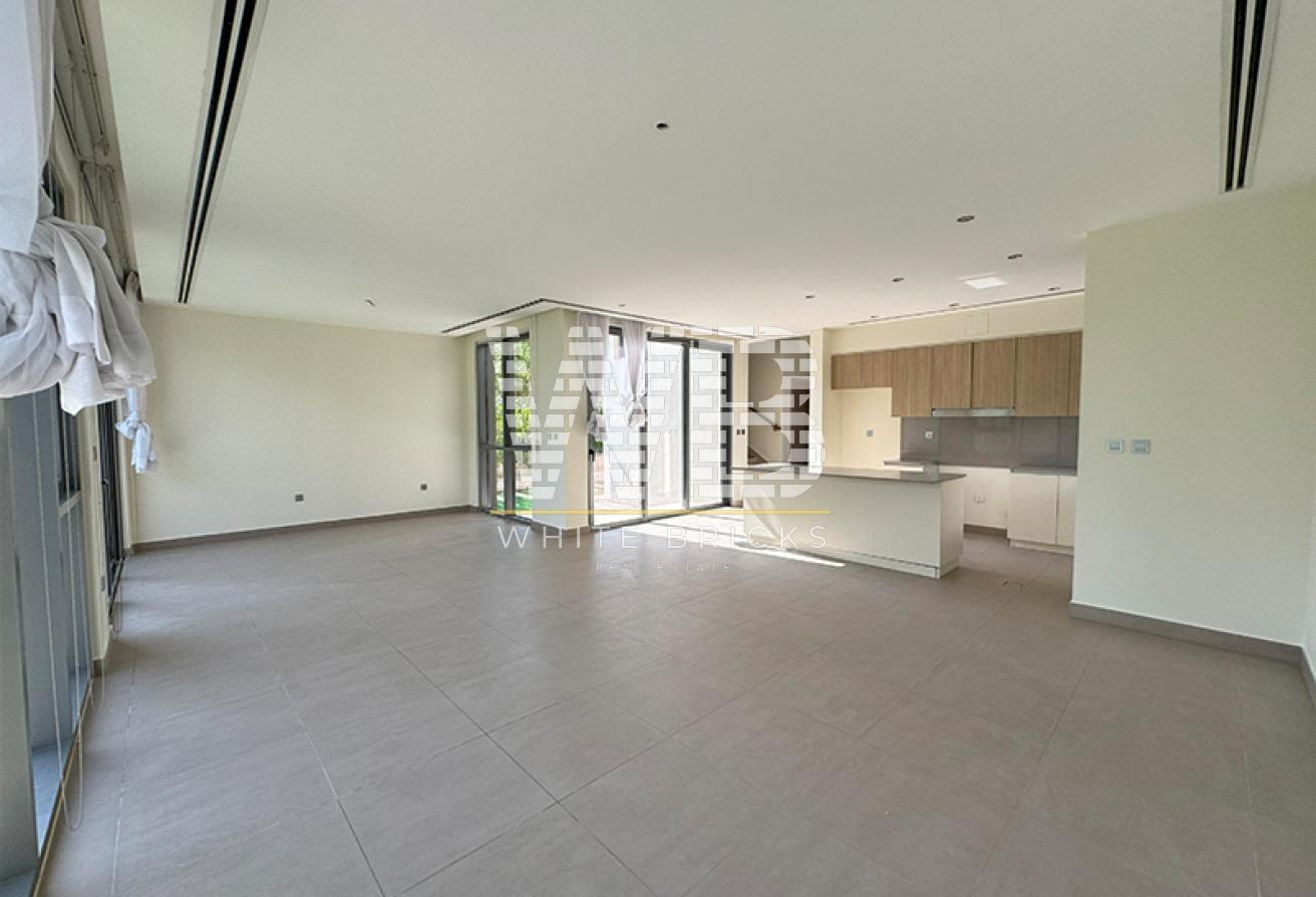Spacious 3BR Villa | Large Plot | Prime Location photo 5