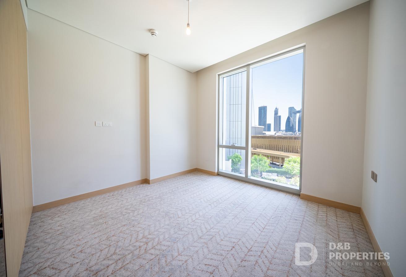 BURJ KHALIFA VIEW | MAID ROOM | LOWER FLOOR photo 14