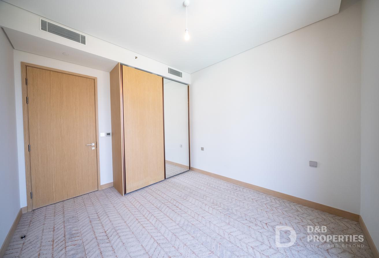 BURJ KHALIFA VIEW | MAID ROOM | LOWER FLOOR photo 16