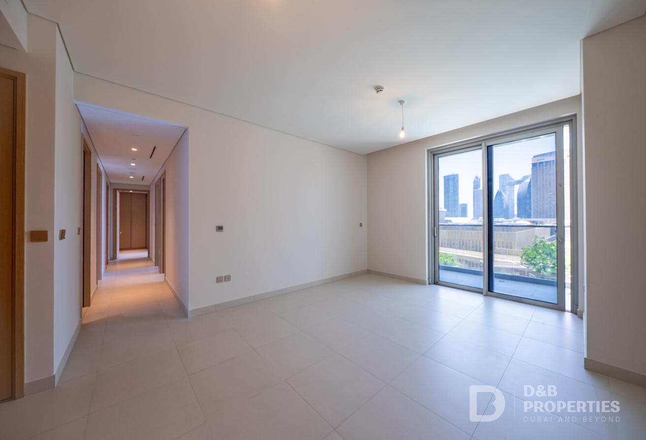 BURJ KHALIFA VIEW | MAID ROOM | LOWER FLOOR photo 6