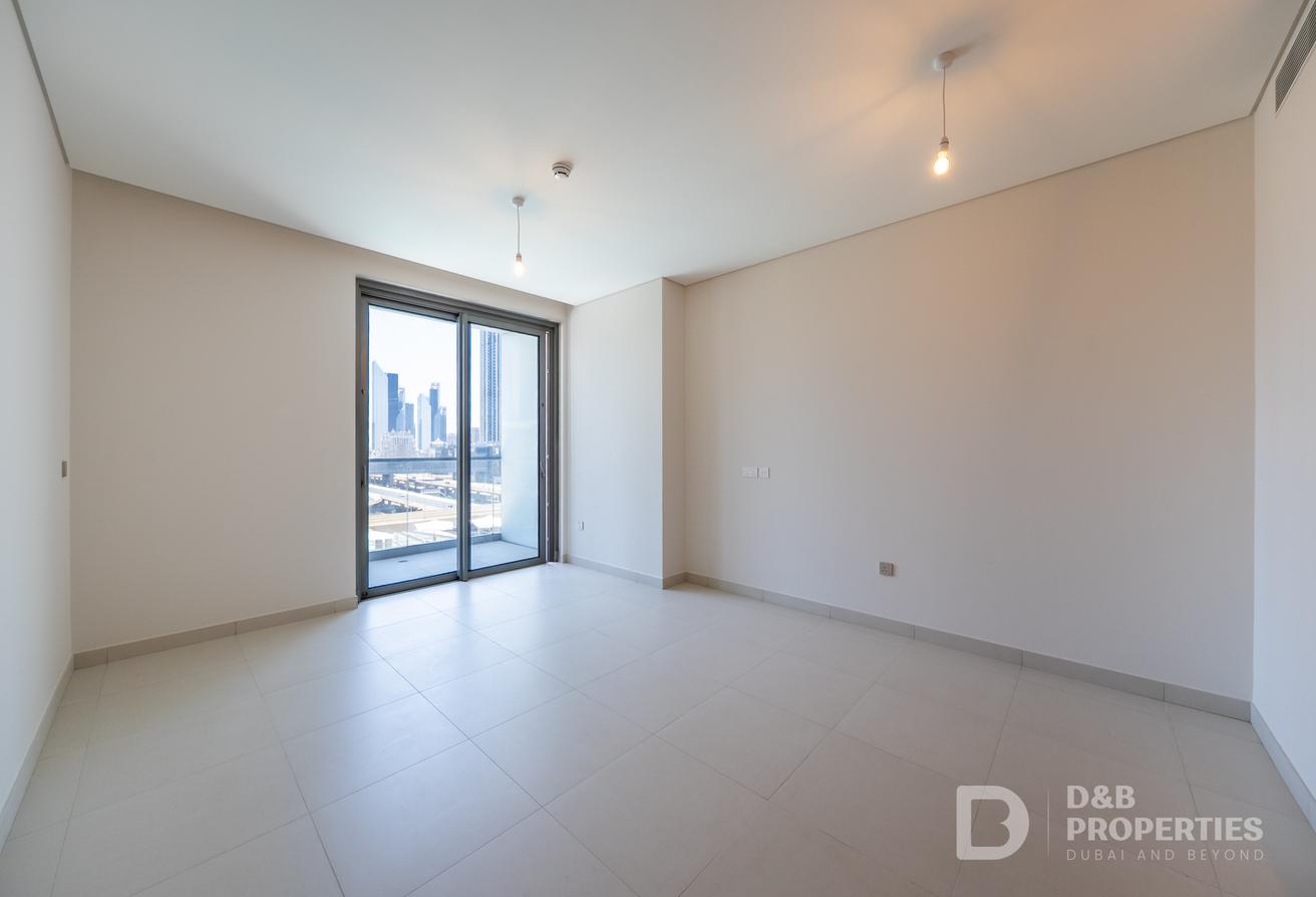 BURJ KHALIFA VIEW | MAID ROOM | LOWER FLOOR photo 8