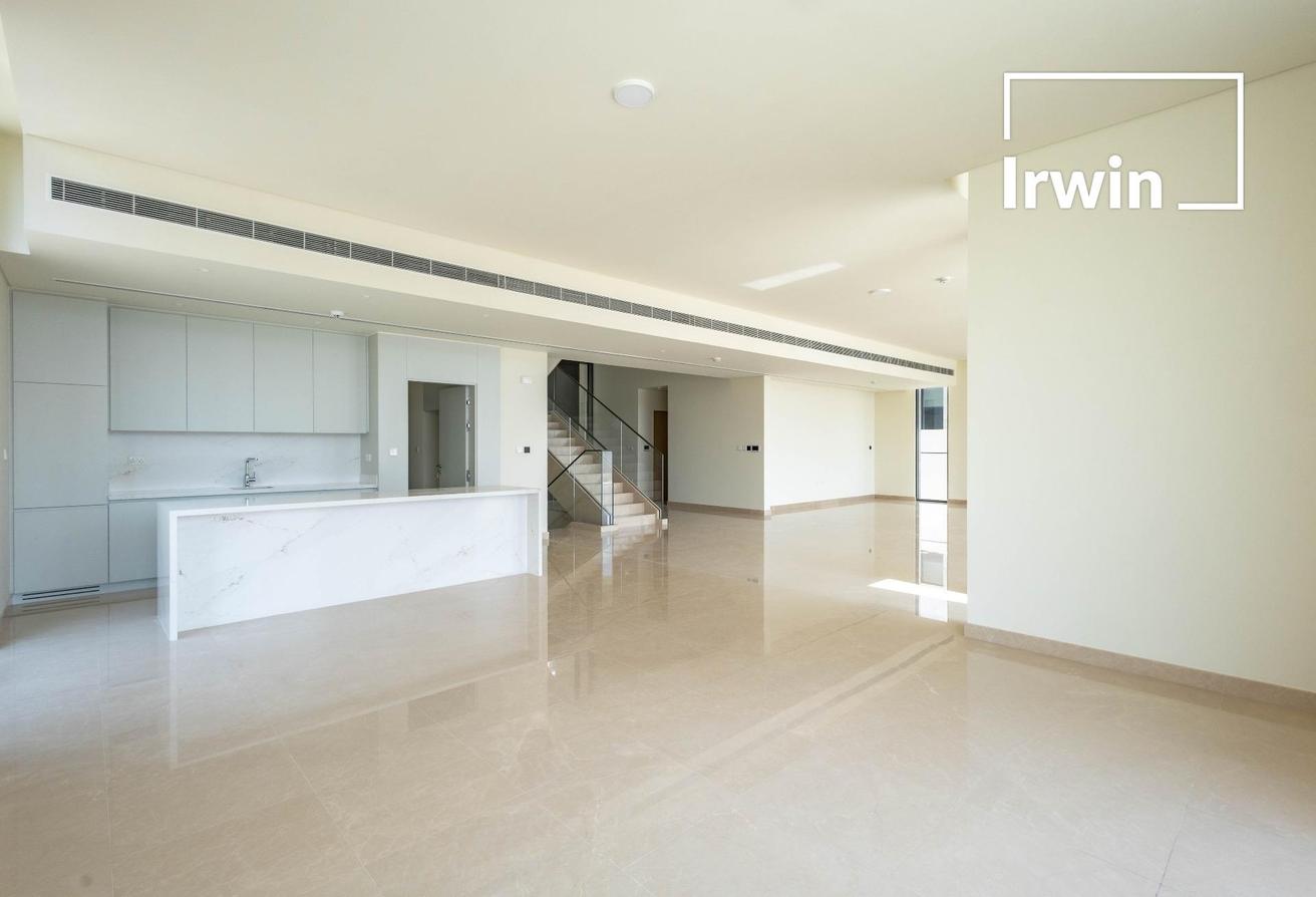 Close To Amenities | Large Basement | Vacant photo 9