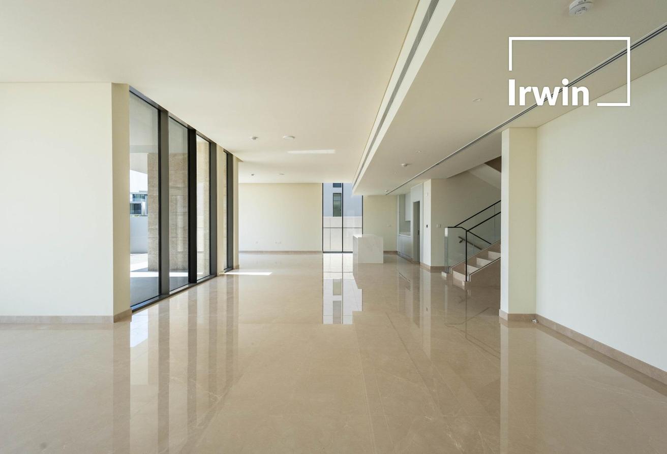 Close To Amenities | Large Basement | Vacant photo 8