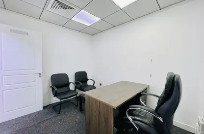 مكتب - غرفة نوم - 2 حمامات للايجار في برج مدينة زايد - منطقة المرور - أبوظبي