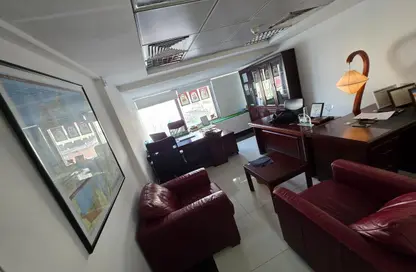 مكتب - غرفة نوم للايجار في الزاهية - أبوظبي