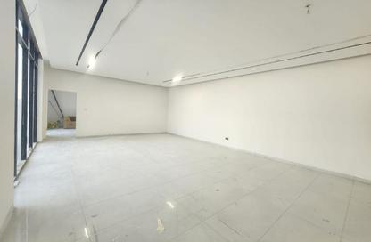Villa - 4 - 6 for rent in Al Aweer 1 - Al Aweer - Dubai