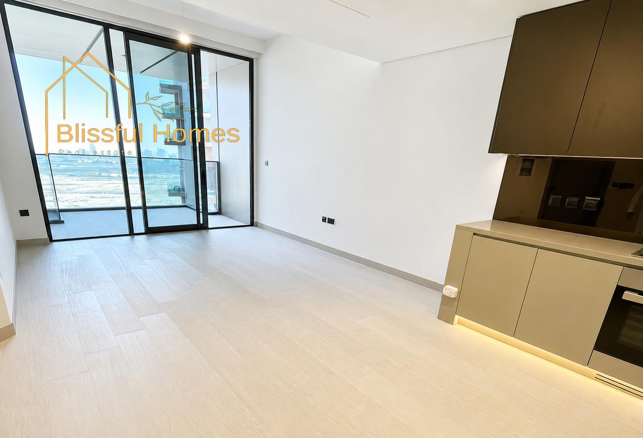Luxury 1BHK | Open View | Cinema and Playground photo 5