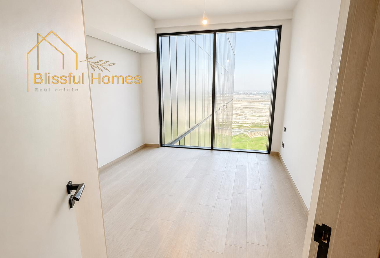 Luxury 1BHK | Open View | Cinema and Playground photo 7