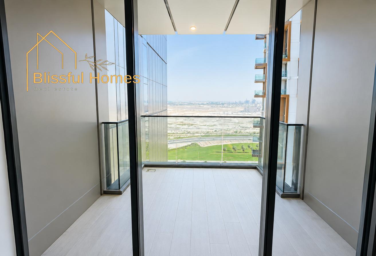 Luxury 1BHK | Open View | Cinema and Playground photo 11