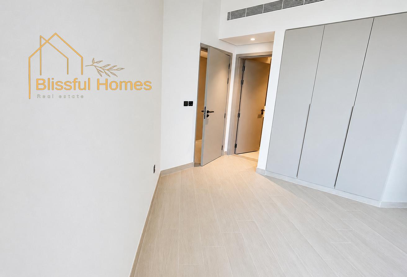 Luxury 1BHK | Open View | Cinema and Playground photo 6