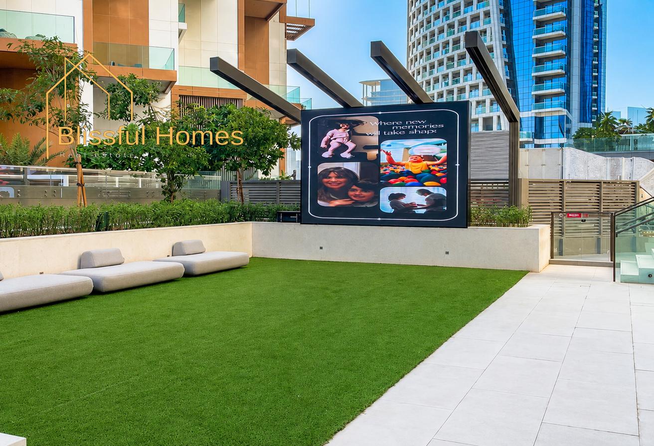 Luxury 1BHK | Open View | Cinema and Playground photo 3
