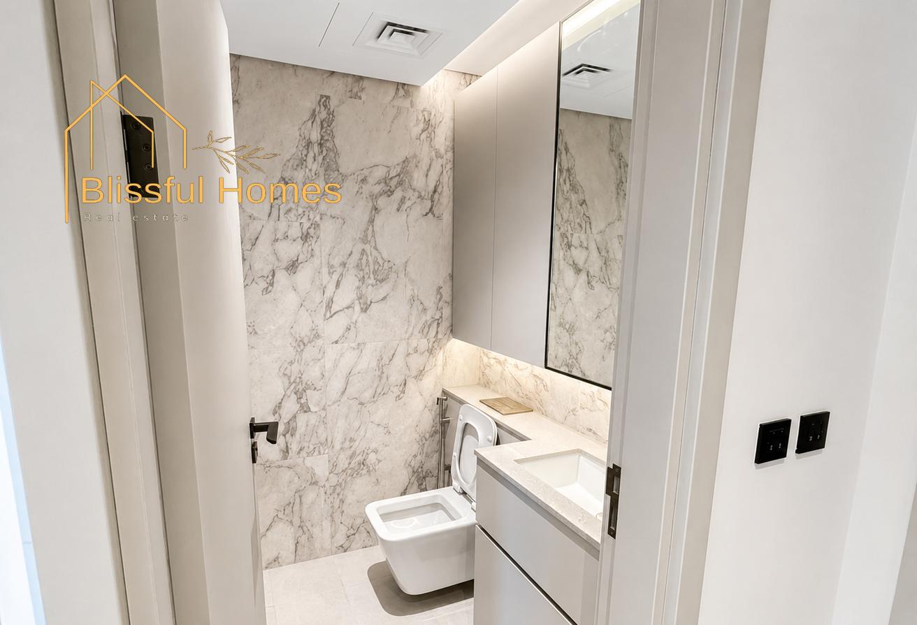 Luxury 1BHK | Open View | Cinema and Playground photo 16
