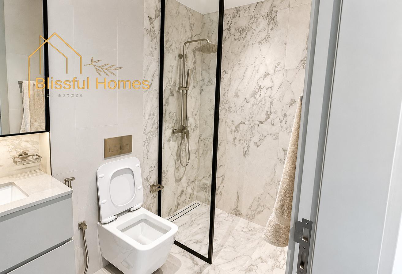 Luxury 1BHK | Open View | Cinema and Playground photo 15