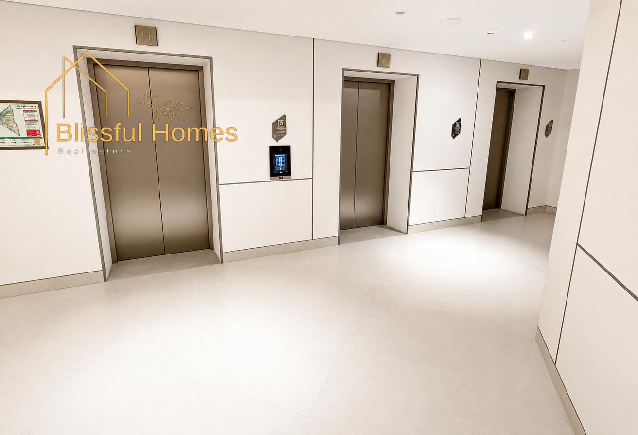Luxury 1BHK | Open View | Cinema and Playground photo 9