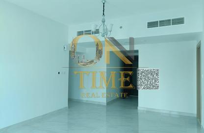 Apartment - 2 Bedrooms - 2 Bathrooms for rent in Corniche Tower - Ajman Corniche Road - Ajman