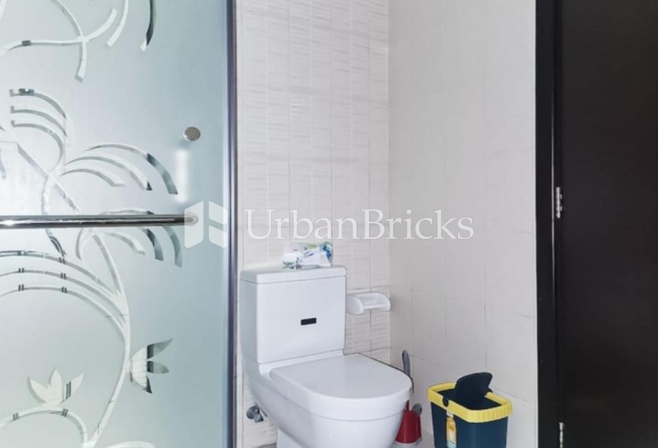 Near Metro | Fully Furnished | Well Maintained photo 4
