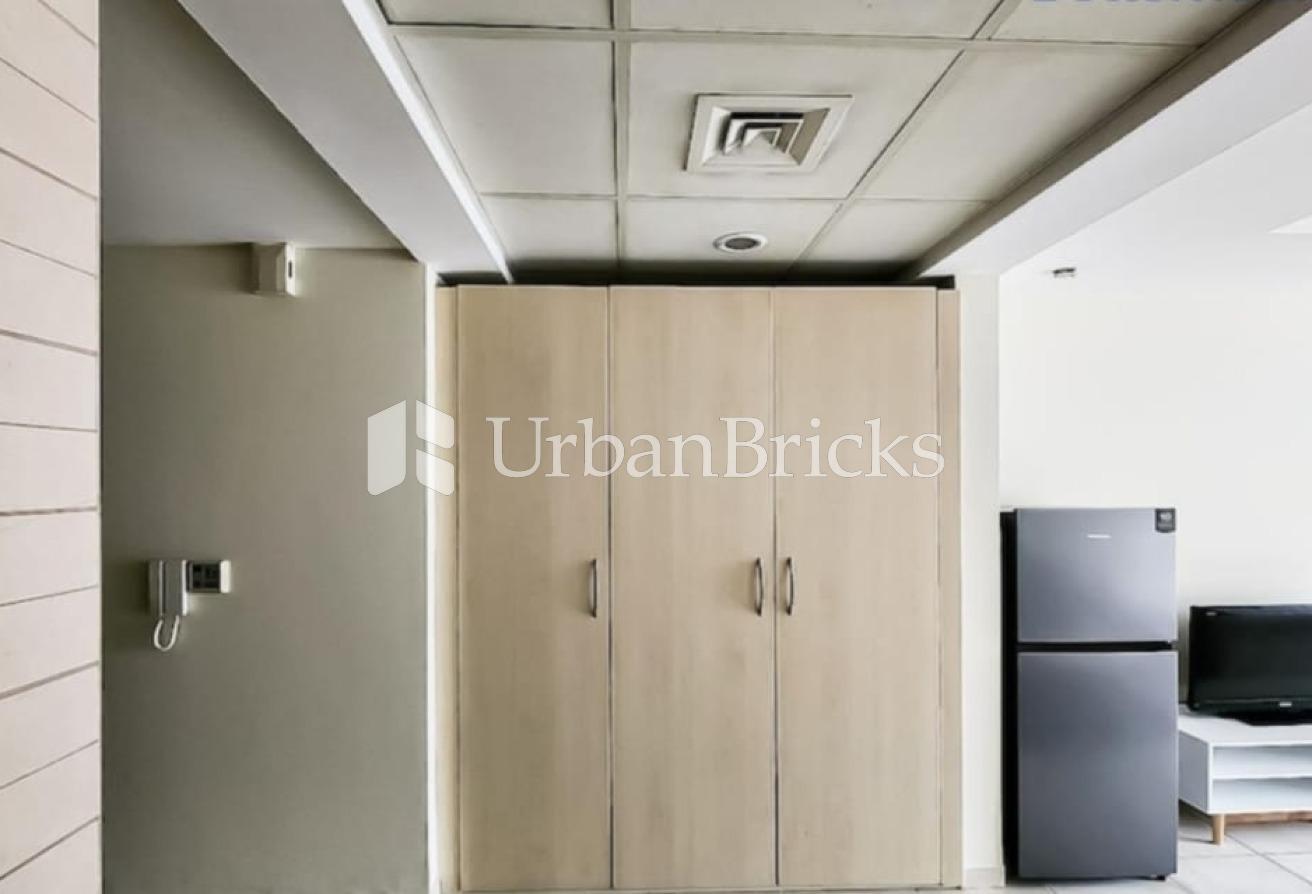 Near Metro | Fully Furnished | Well Maintained photo 6