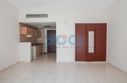 Apartment - Studio - 1 for rent in Building X23 - England Cluster - International City - Dubai Apartment - Studio - 1 for rent in Building X23 - England Cluster - International City - Dubai