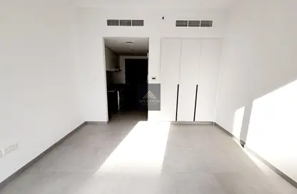 شقة - 1 حمام للايجار في ذا لينك - إيست فييليدج - الجادة - الشارقة