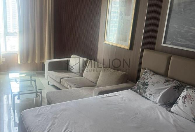 Furnished Studio | Vacant | 6 Cheques photo 2