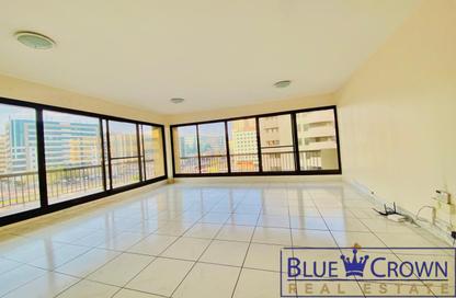 Apartment - 3 Bedrooms - 2 Bathrooms for rent in Golden Sands 1 - Al Mankhool - Bur Dubai - Dubai