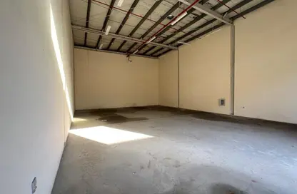 Warehouse - Studio - 1 Bathroom for rent in Al Sajaa Industrial - Al Sajaa - Sharjah