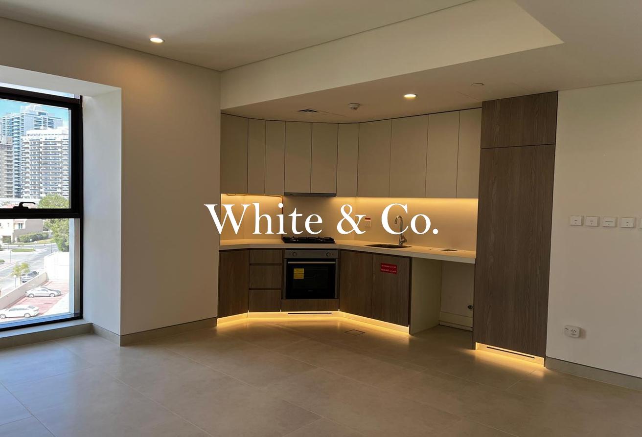 Corner Unit | Golf Course View |Brand New photo 2