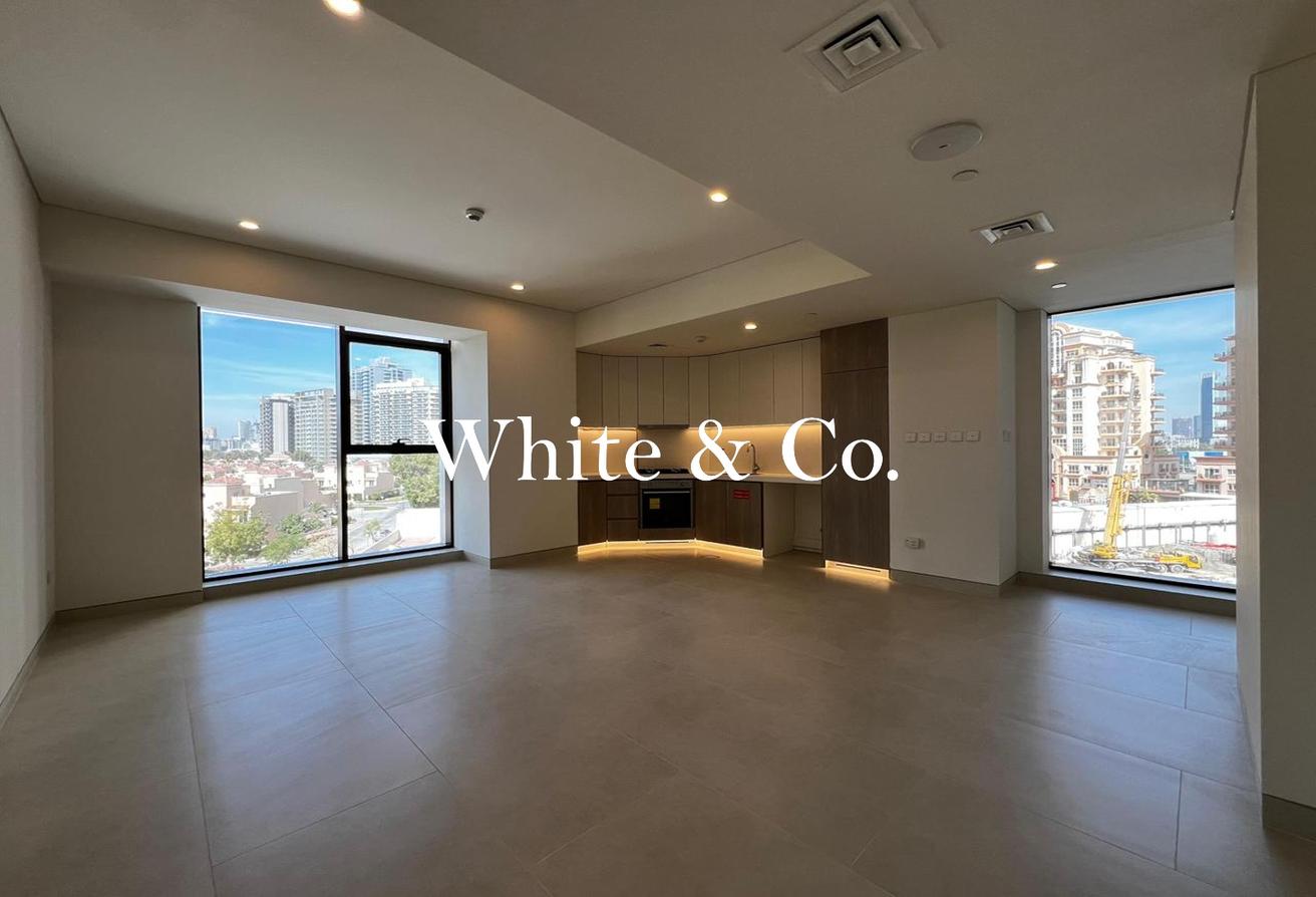 Corner Unit | Golf Course View |Brand New photo 3