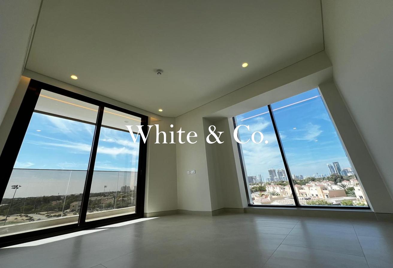 Corner Unit | Golf Course View |Brand New photo 6