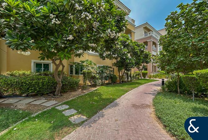 2 Bed | Pool View | Spacious & Bright | VOT — photo 3