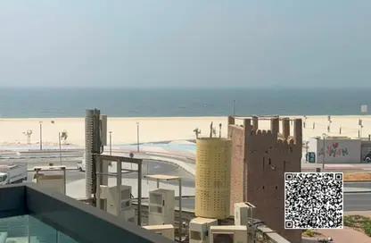 شقة - 3 غرف نوم - 4 حمامات للبيع في برج الكورنيش - طريق كورنيش عجمان - عجمان