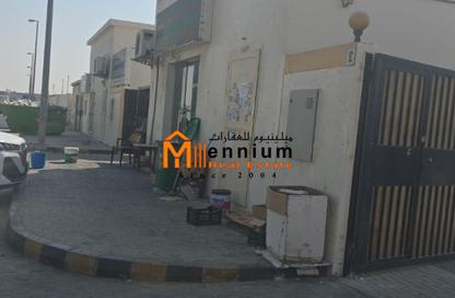 مستودع - استوديو - 2 حمامات للبيع في الجليل - الصجعة - الشارقة
