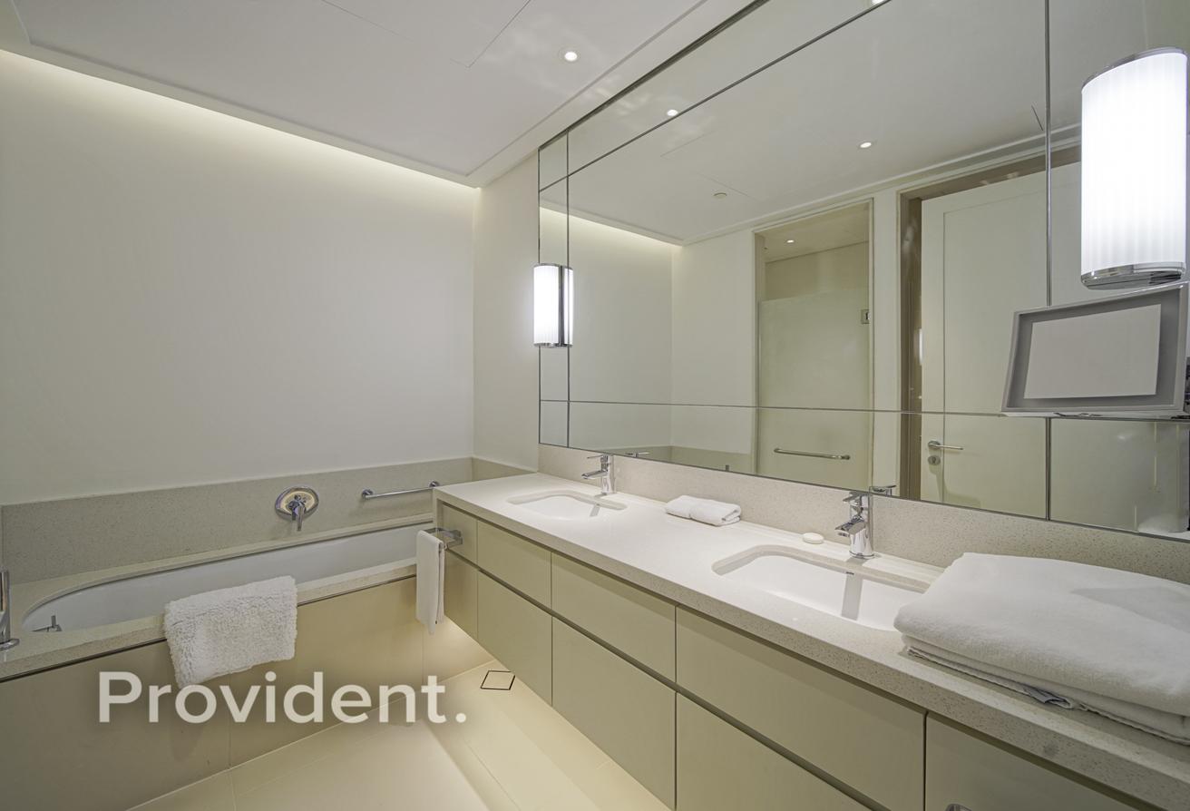 Burj Khalifa View | Furnished | Vacant photo 12