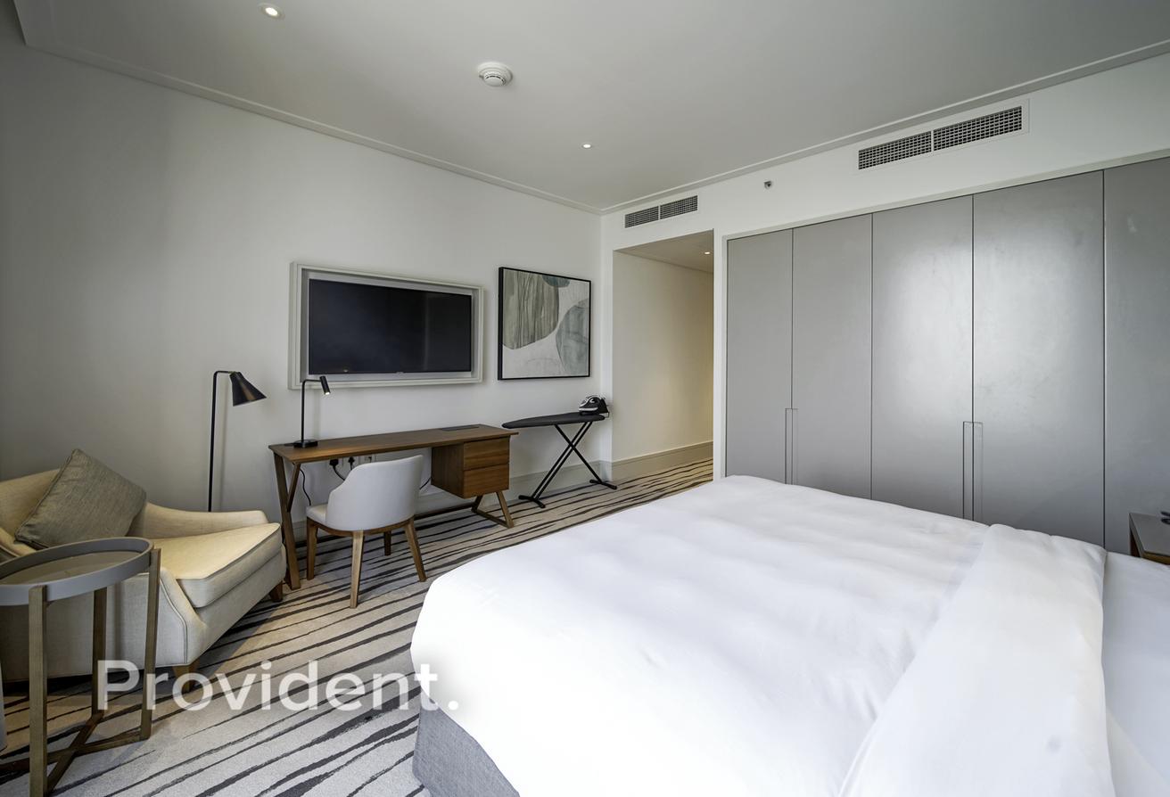 Burj Khalifa View | Furnished | Vacant photo 11