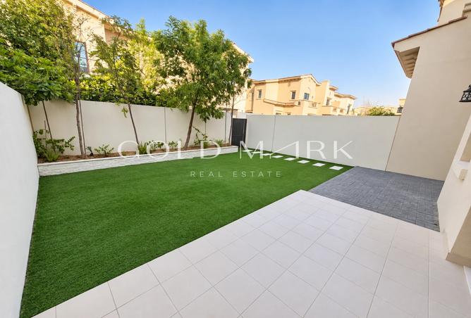 3-bed villa in Mira 3 · Vacant — photo 2