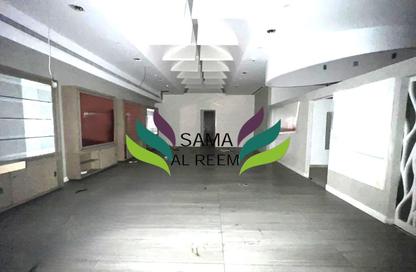 Shop - Studio for rent in The Village Mall - Jumeirah 1 - Jumeirah - Dubai