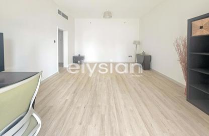Apartment - 1 Bedroom - 2 Bathrooms for sale in Marina Pinnacle - Dubai Marina - Dubai