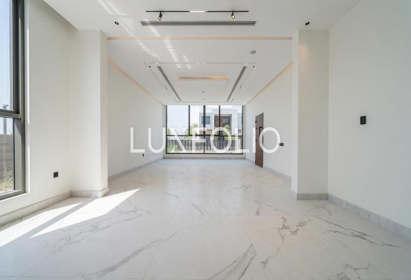 Corner Plot | Custom Build | Vacant Now photo 5