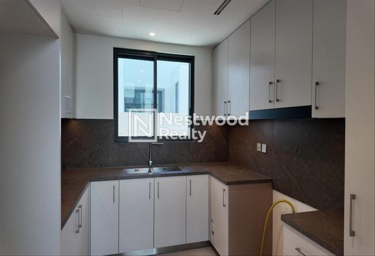 Ready to Move in | Brand New | Prime Location photo 4