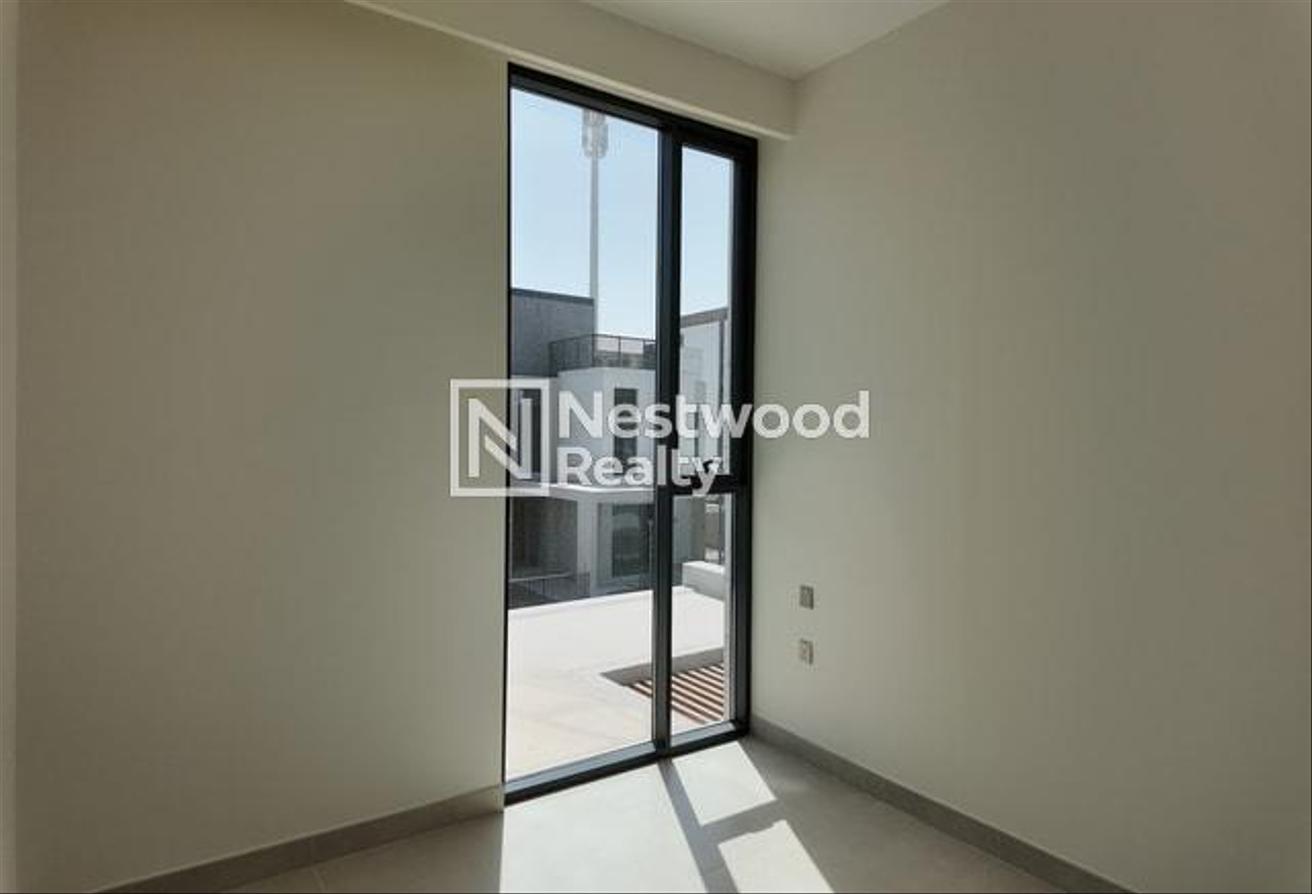Ready to Move in | Brand New | Prime Location photo 7