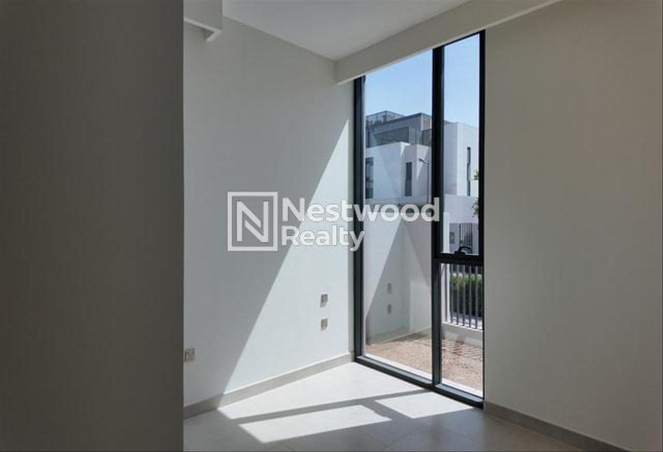 Ready to Move in | Brand New | Prime Location photo 5