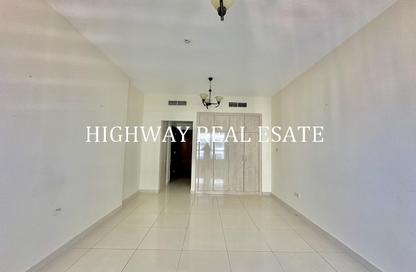 Apartment - 2 - 4 for rent in Al Mamzar 1 - Al Mamzar - Sharjah - Sharjah