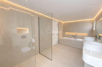 Villa - 5 - 6 for rent in Jumeirah Park - Dubai