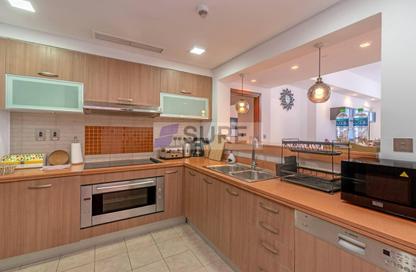 Apartment - 2 Bedrooms - 2 Bathrooms for rent in Marina Residences 6 - Marina Residences - Palm Jumeirah - Dubai