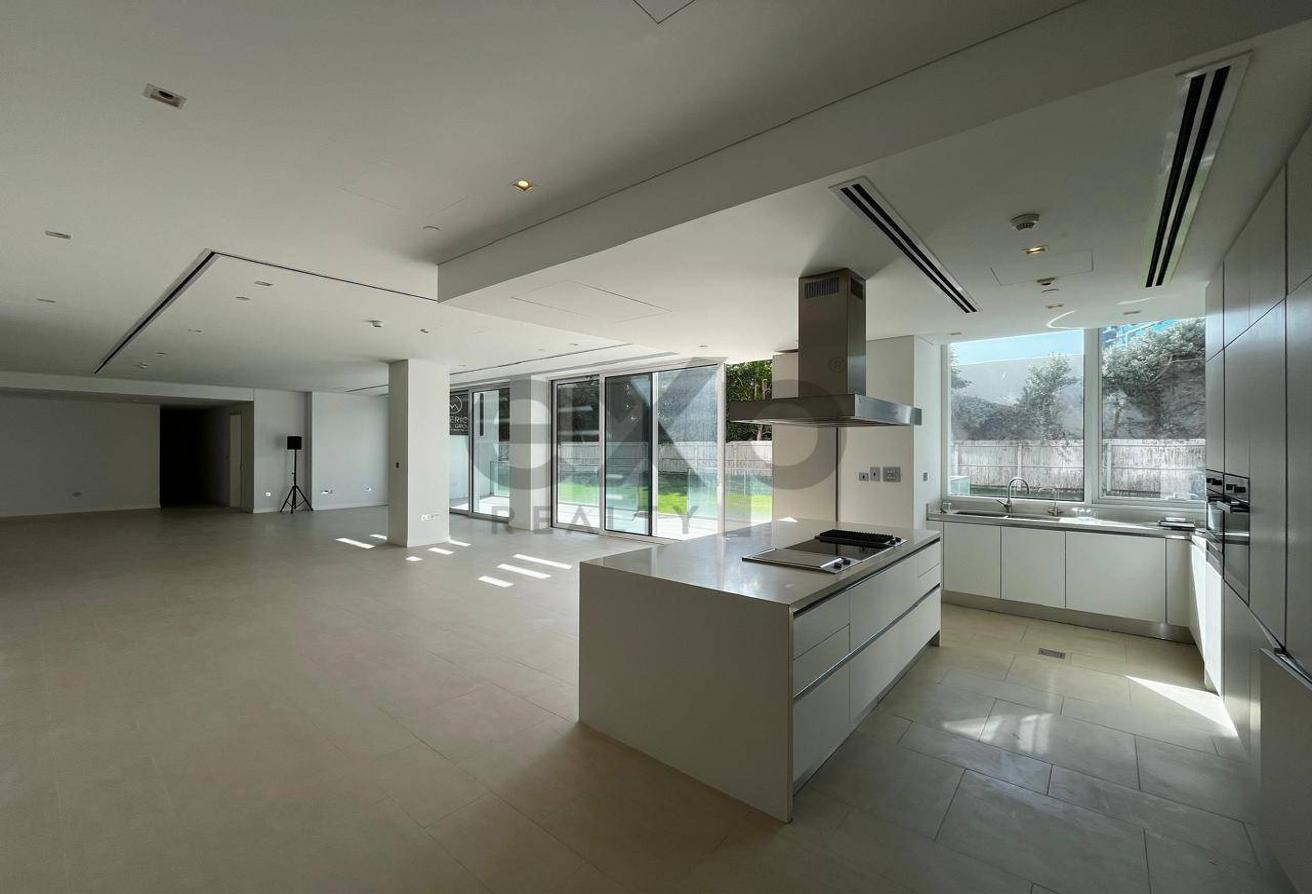 Large 3 Bedrooms | Rare | Private Garden photo 6