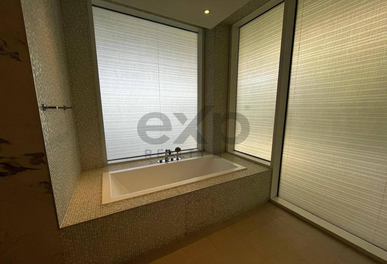 Large 3 Bedrooms | Rare | Private Garden photo 14