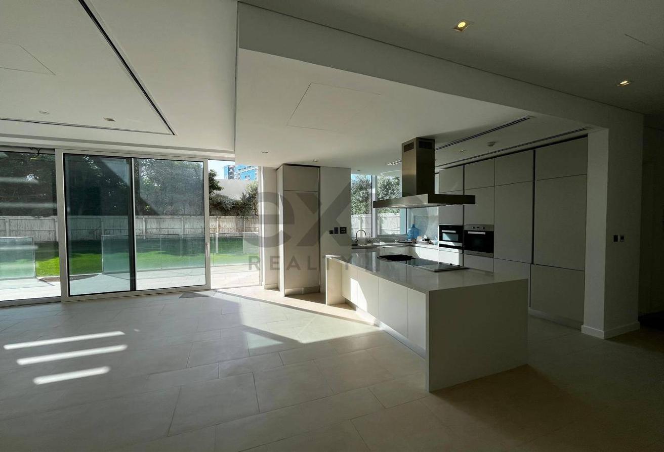 Large 3 Bedrooms | Rare | Private Garden photo 7