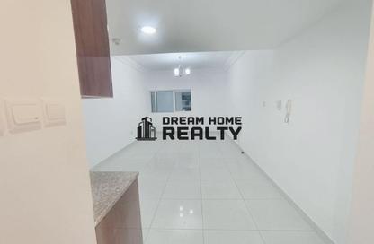 Apartment - Studio - 1 Bathroom for rent in Al Khan 9 building - Al Khan - Sharjah