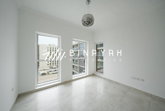 1BR + Study | Spacious | Near Central Mall photo 2